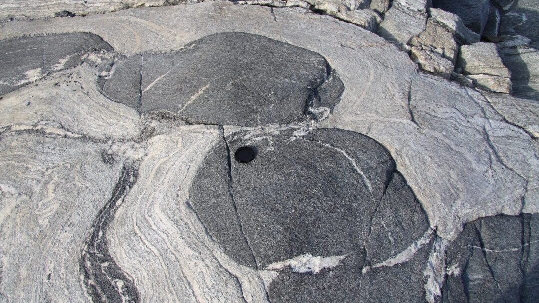 Boudinage near Kangerlussuaq. Photo by Xxx Yyyy.