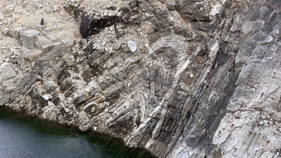 Late folding in the Southern Steep Belt