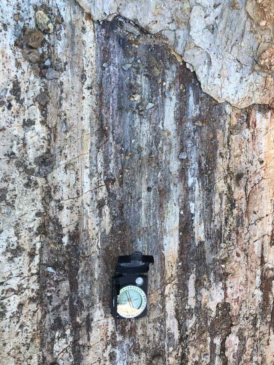 Slikenlines, Zuccale fault